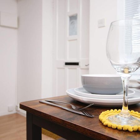 2Bedroom Home- Free Parking, Wi-Fi & Patio- Available For Long Or Short Term 브리스틀 외부 사진