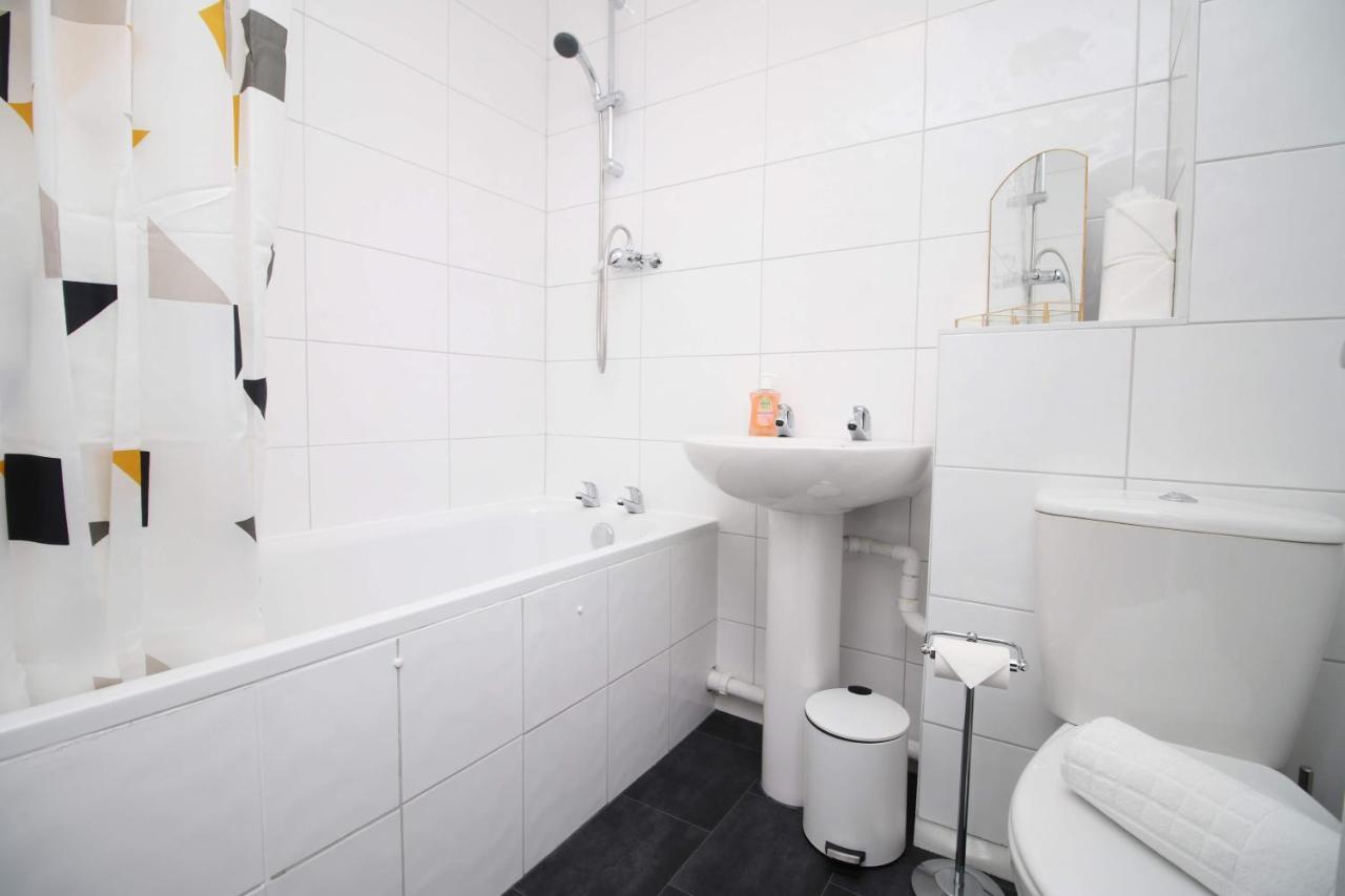 2Bedroom Home- Free Parking, Wi-Fi & Patio- Available For Long Or Short Term 브리스틀 외부 사진