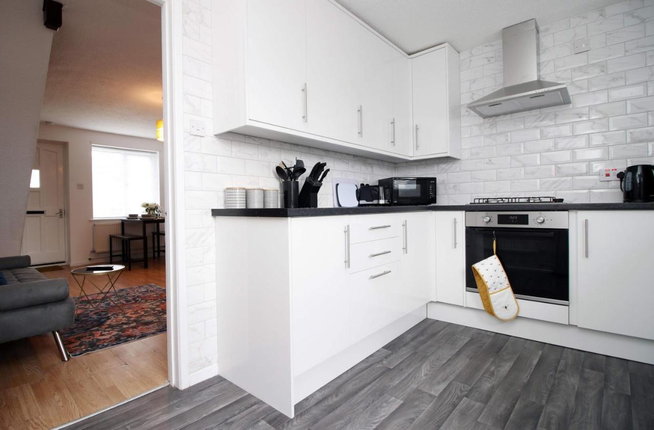 2Bedroom Home- Free Parking, Wi-Fi & Patio- Available For Long Or Short Term 브리스틀 외부 사진