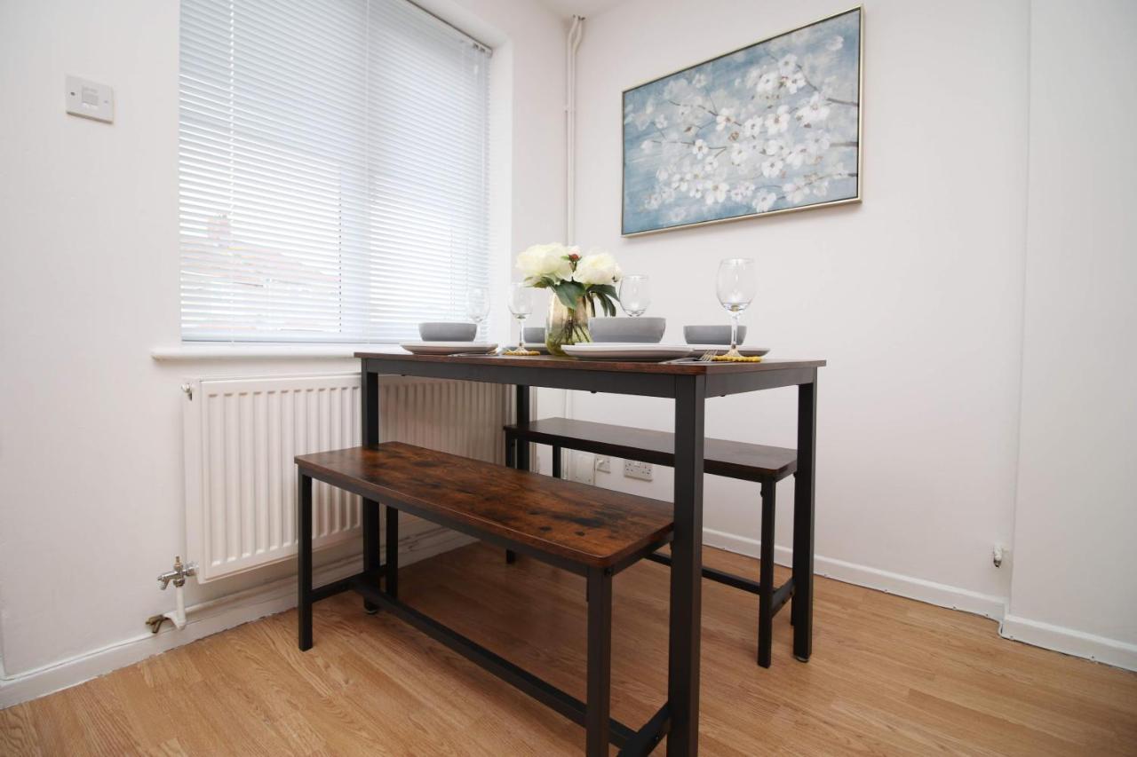 2Bedroom Home- Free Parking, Wi-Fi & Patio- Available For Long Or Short Term 브리스틀 외부 사진
