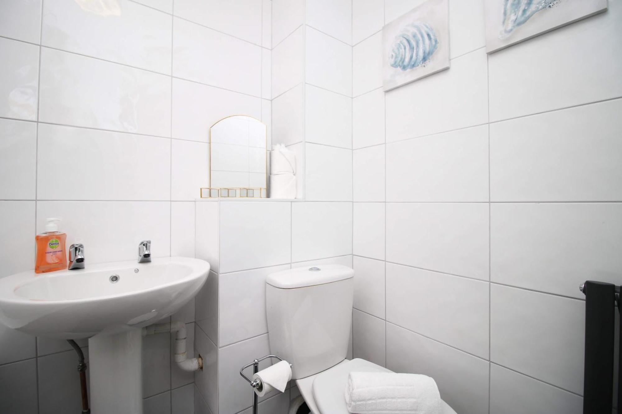 2Bedroom Home- Free Parking, Wi-Fi & Patio- Available For Long Or Short Term 브리스틀 외부 사진