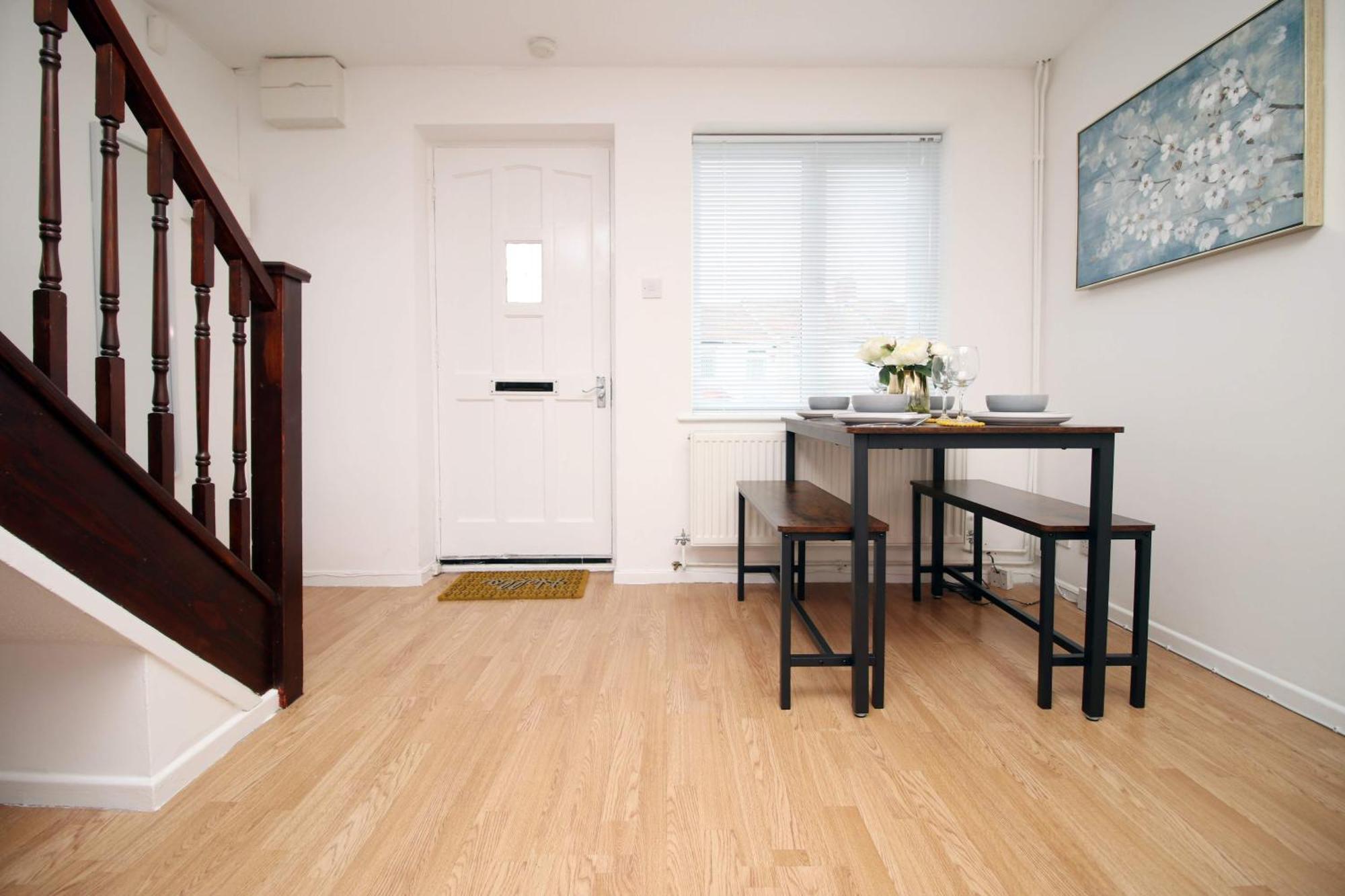 2Bedroom Home- Free Parking, Wi-Fi & Patio- Available For Long Or Short Term 브리스틀 외부 사진